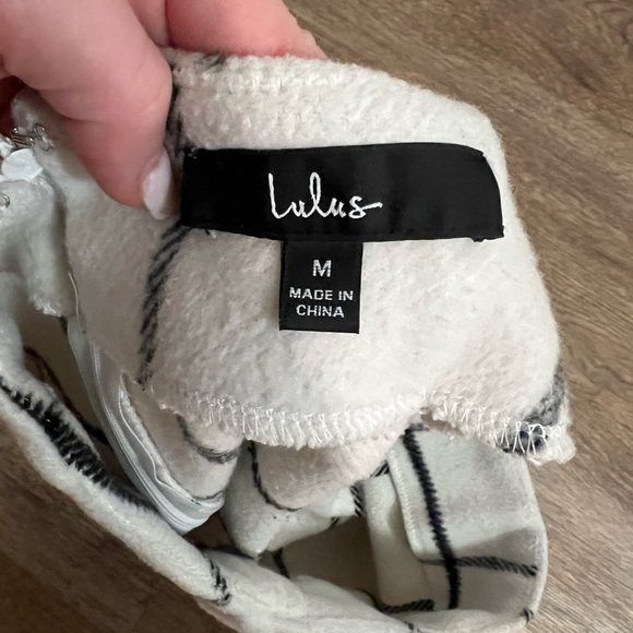 Lulu’s Plaid Cream Skirt - Picture 3 of 3